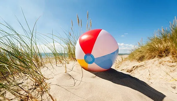 Exercice avec ballon lors d'un atelier de sophro-expression.
